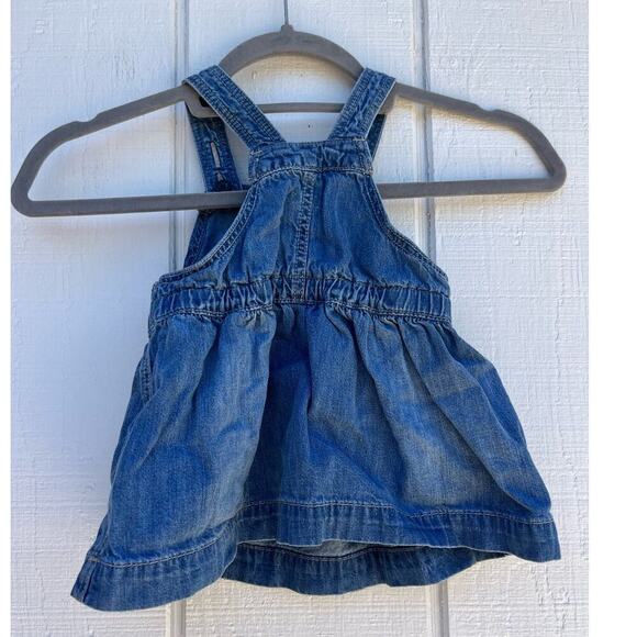 Gap Baby Girls Denim Jumper, Heart Pocket, Adjustable Straps, Sz 6-12 mos - Picture 2 of 3